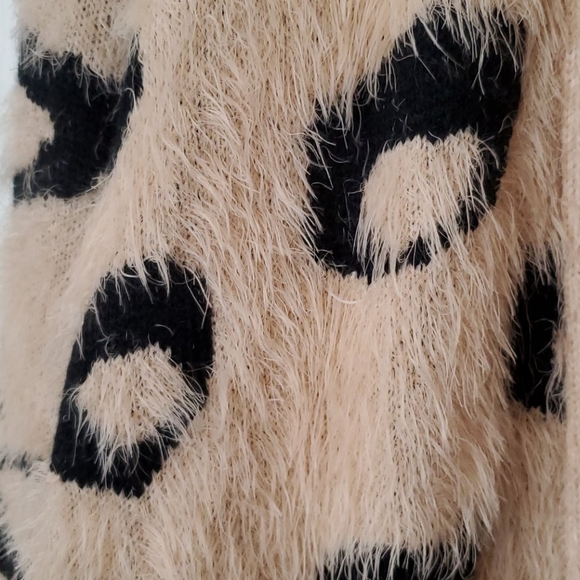 Amaryllis Leopard Cardigan - Picture 3 of 4